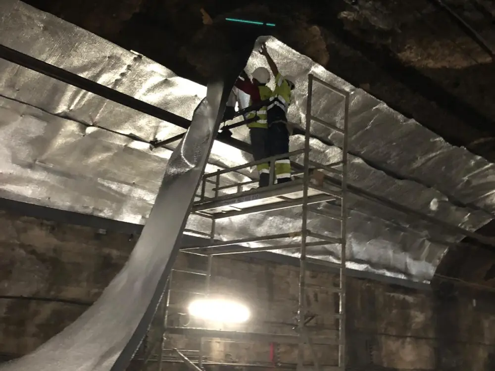 Colocación de lámina drenante en túnel ferroviario Colocación de lámina drenante en túnel ferroviario