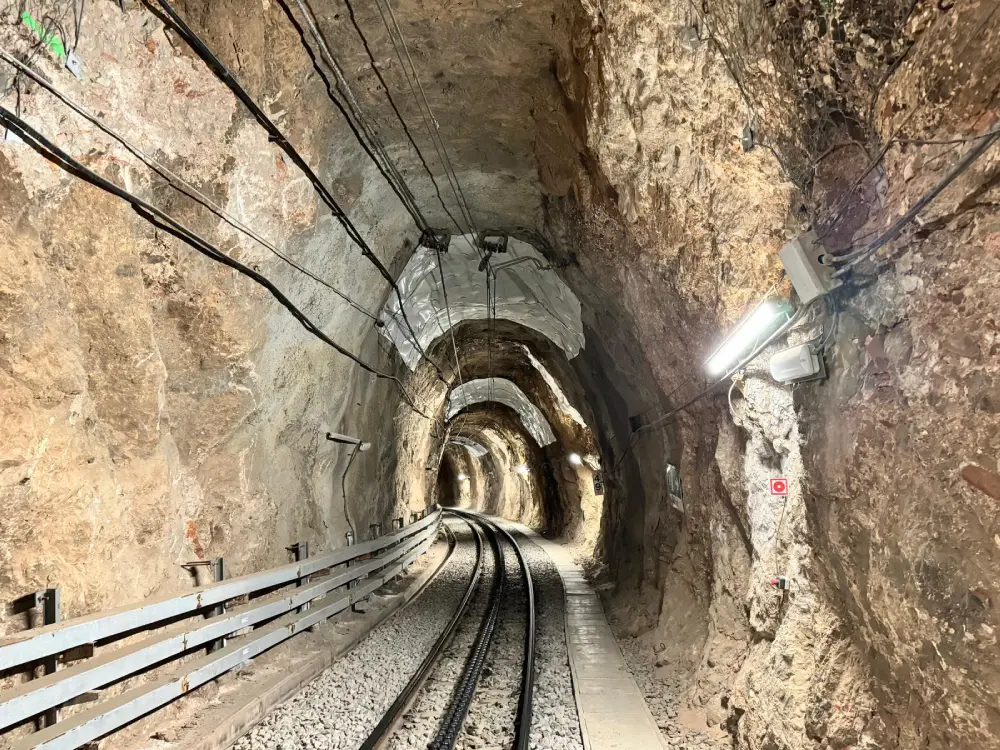 Estabilización y fijación de macizo rocoso en túnel ferroviario Estabilización y fijación de macizo rocoso en túnel ferroviario