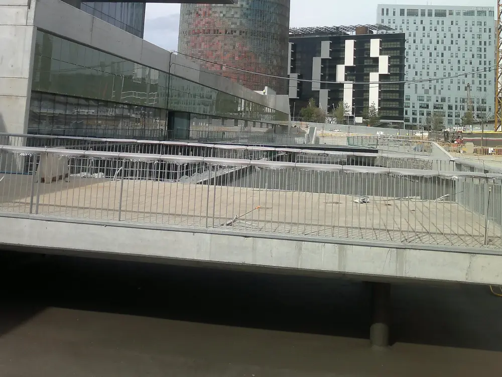 Impermeabilización de lago artificial mediante aplicación de mortero elástico Obras hidráulicas y depósitos