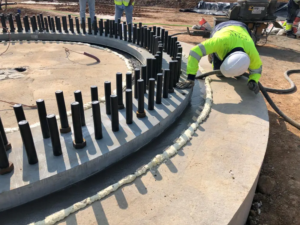 Inyección de grout estructural en bancada de molino industrial