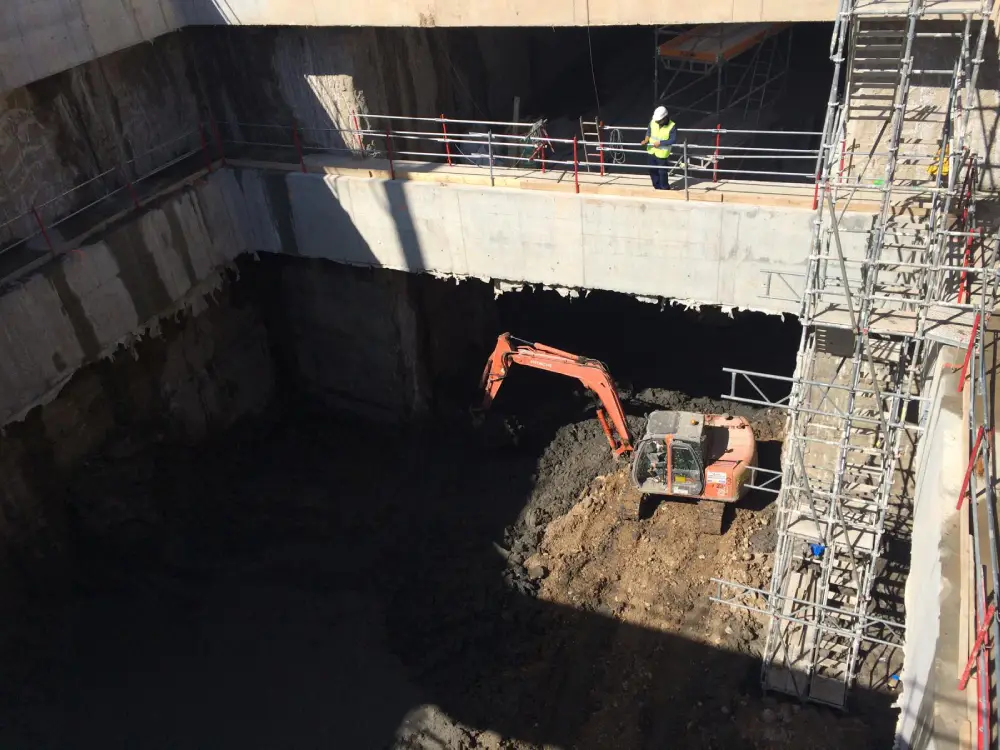 Inyección monocomponente para sellado de filtración en muro pantalla de túnel