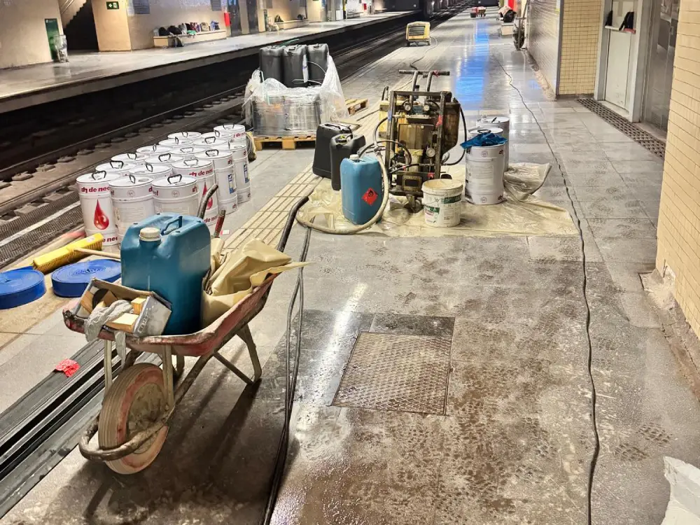 Inyección con resina bicomponente para consolidación y sellado de vía de agua en contrabóveda de túnel ferroviario