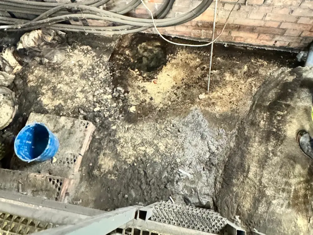 Inyección con resina bicomponente para consolidación y sellado de vía de agua en contrabóveda de túnel ferroviario Inyección con resina bicomponente para consolidación y sellado de vía de agua en contrabóveda de túnel ferroviario