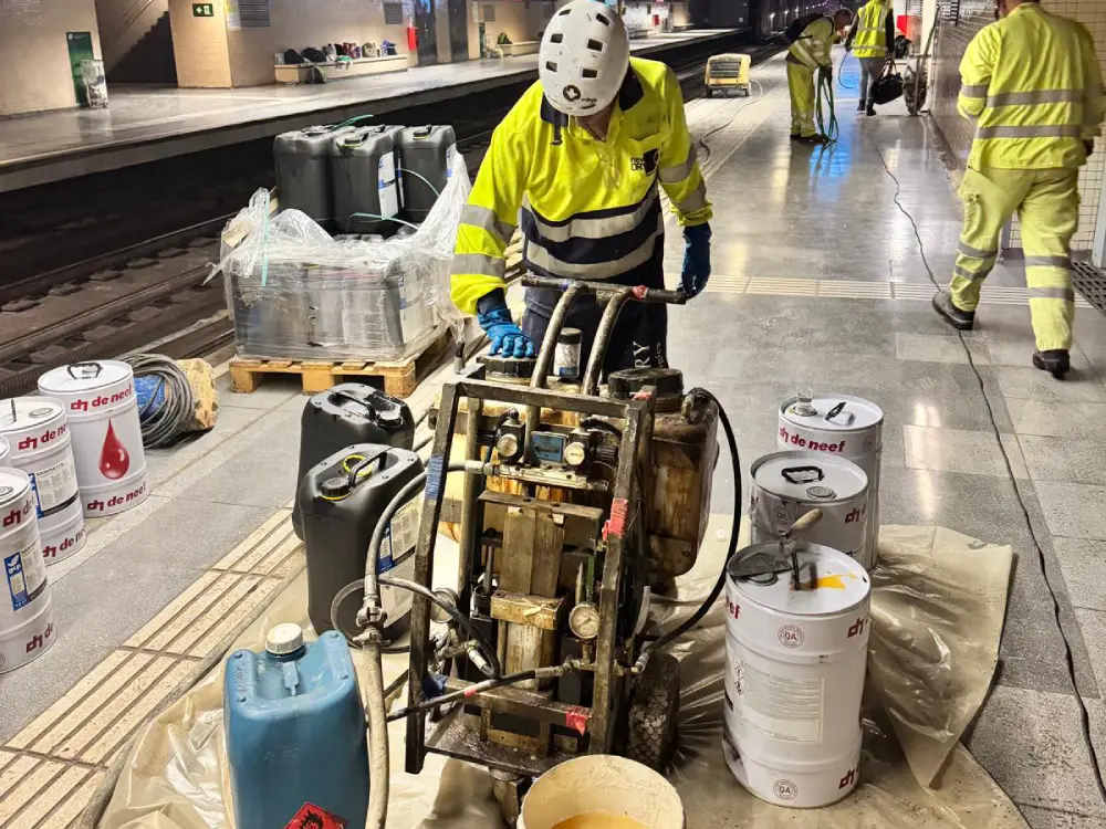 Inyección con resina bicomponente para consolidación y sellado de vía de agua en contrabóveda de túnel ferroviario