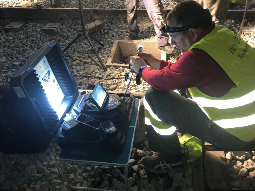 Inyección de resina bicomponente en túnel ferroviario para consolidación y sellado de filtraciones Inyección de resina bicomponente en túnel ferroviario para consolidación y sellado de filtraciones