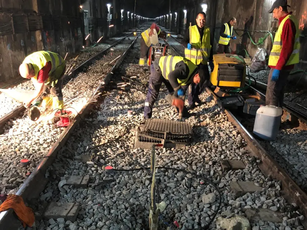 Inyección de resina bicomponente en túnel ferroviario para consolidación y sellado de filtraciones Inyección de resina bicomponente en túnel ferroviario para consolidación y sellado de filtraciones