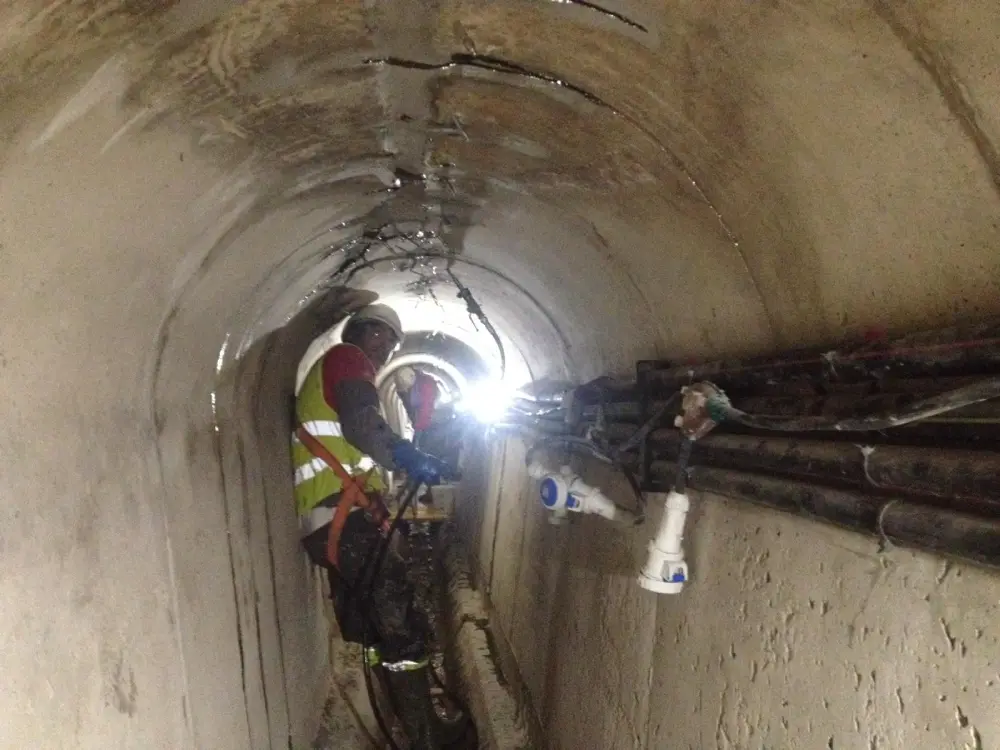 Inyección de resina epoxi estructural para reparación de colector