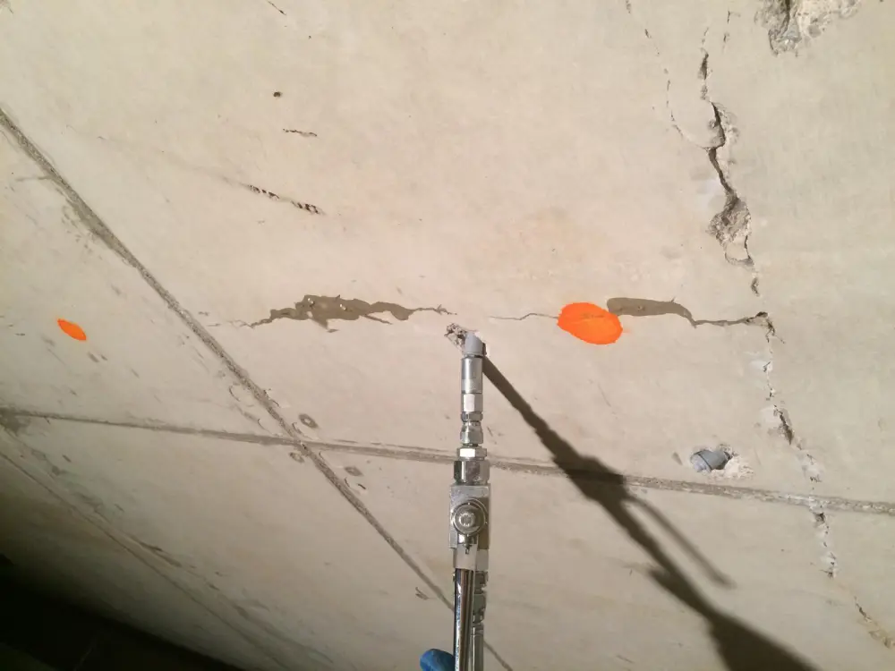 Inyección de resina epoxi estructural para reparación de colector Inyección de resina epoxi estructural para reparación de colector