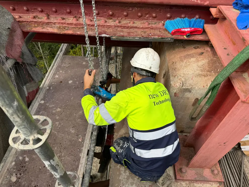 Reparación estructural de puente mediante gateo y sustitución de apoyos elastoméricos