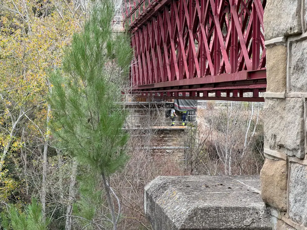 Reparación estructural de puente mediante gateo y sustitución de apoyos elastoméricos Reparación estructural de puente mediante gateo y sustitución de apoyos elastoméricos