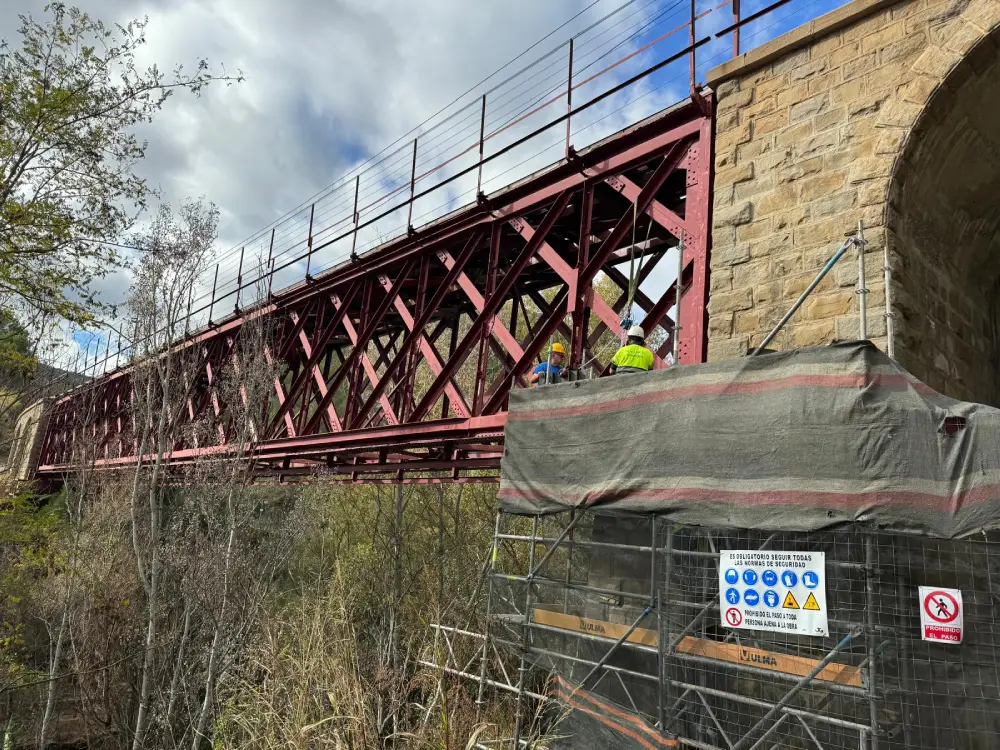 Reparación estructural de puente mediante gateo y sustitución de apoyos elastoméricos Reparación estructural de puente mediante gateo y sustitución de apoyos elastoméricos