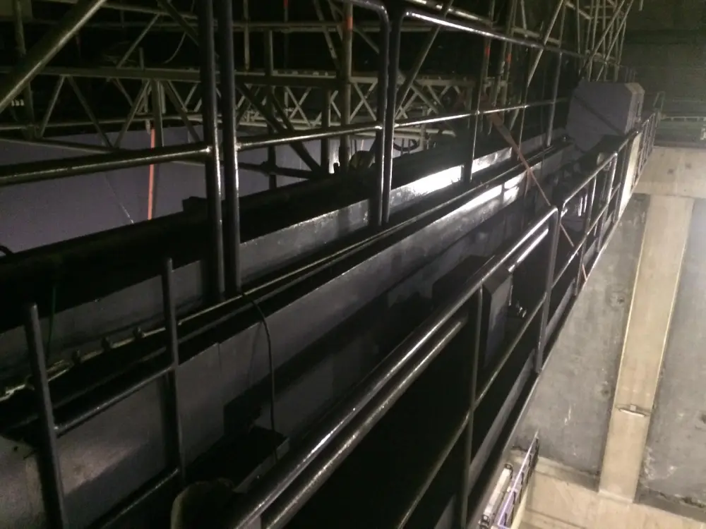 Colocación de lámina impermeable en bóveda de piedra en central eléctrica