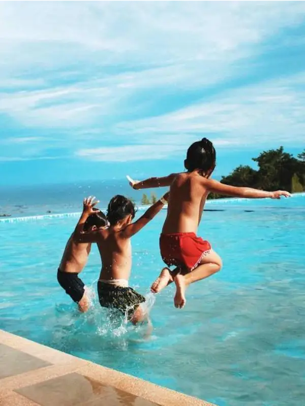 Depósitos, piscinas y estructuras de agua